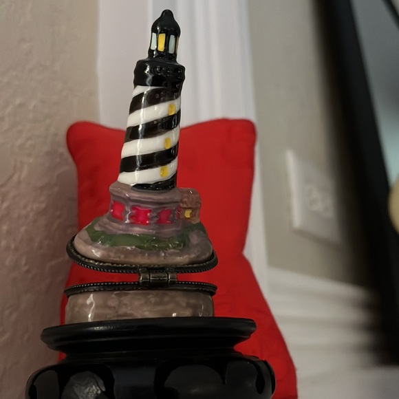 Lighthouse hinged trinket porcelain box - Picture 5 of 6